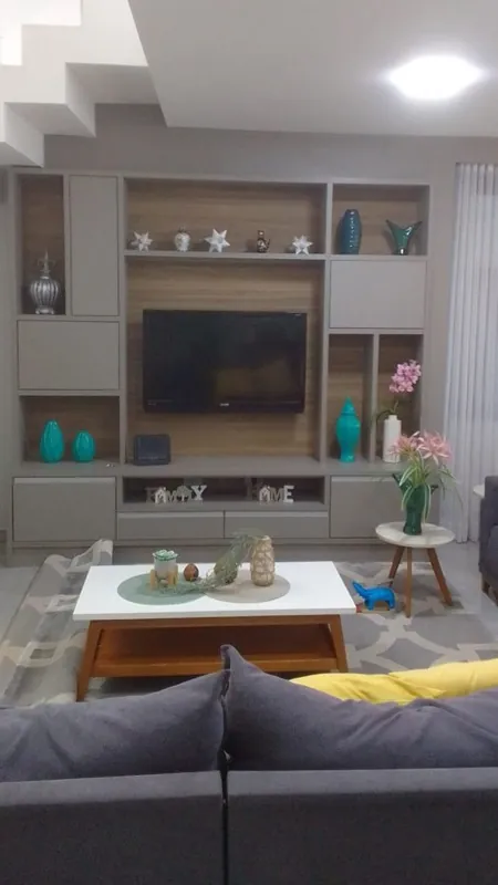 Projeto concluído: painel de TV planejado com nichos em Taubaté